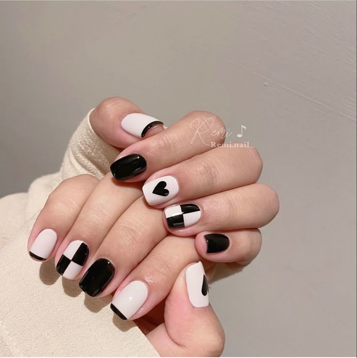 Simple Black And White Nails Design 3
